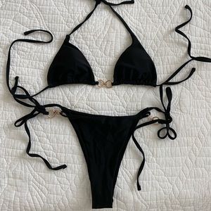 Black bikini